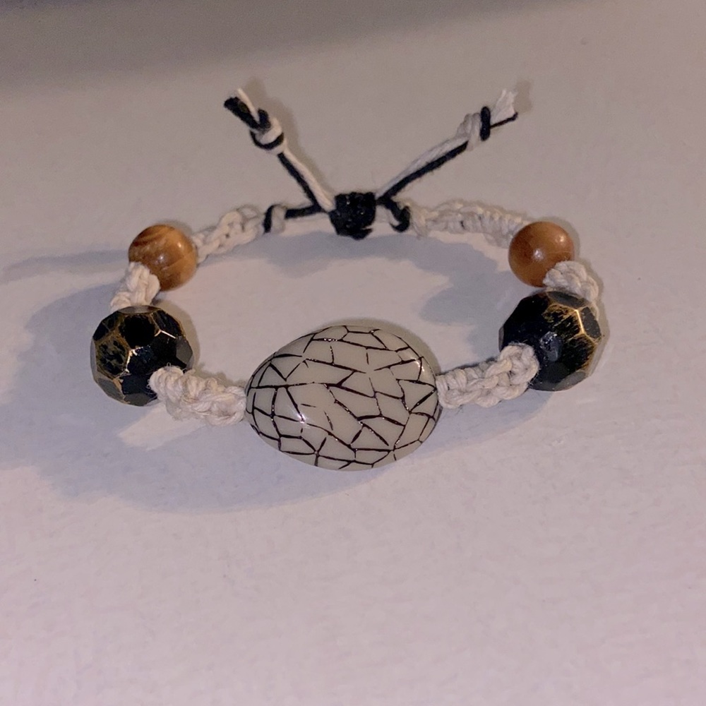 Medium hemp beaded bracelet